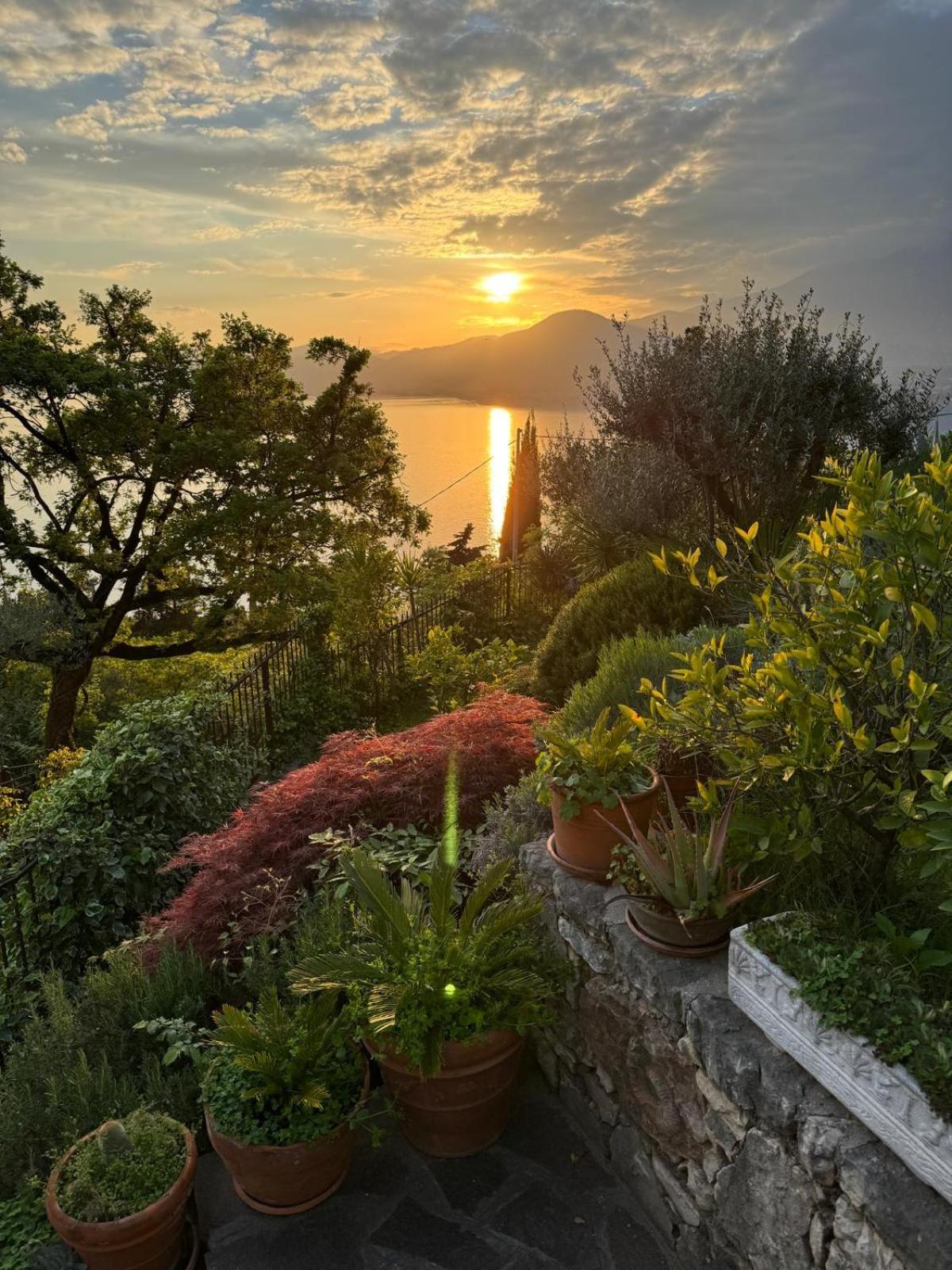 Casa Vacanze Mazurine10 Torri Del Benaco Exterior photo